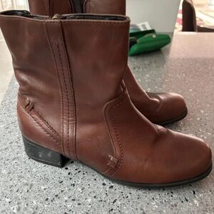 Sophisticated Brown Leather Heeled Boots